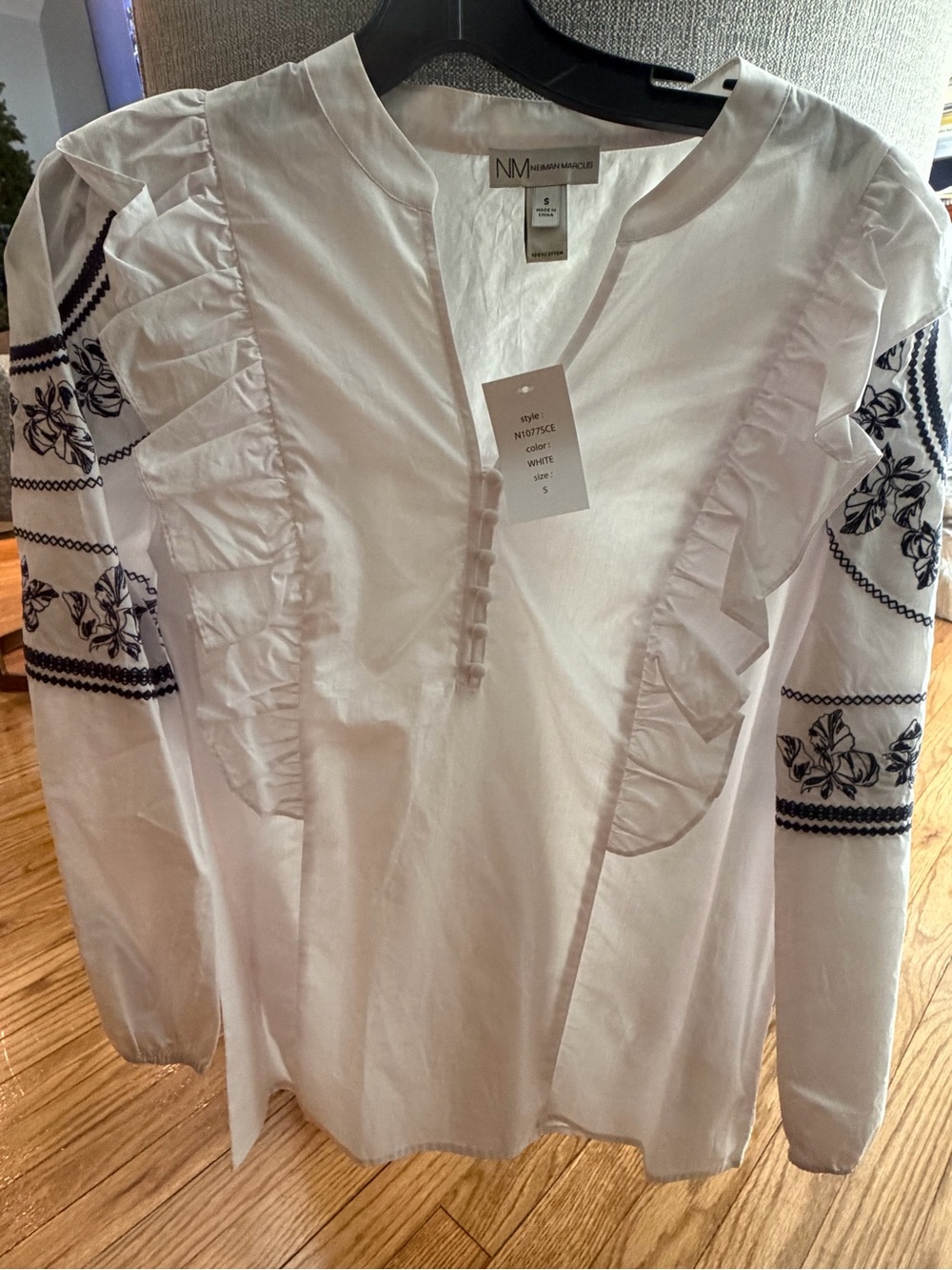 Neiman Marcus White Ruffle-Trim Button Front Shirt with Navy Embroidery